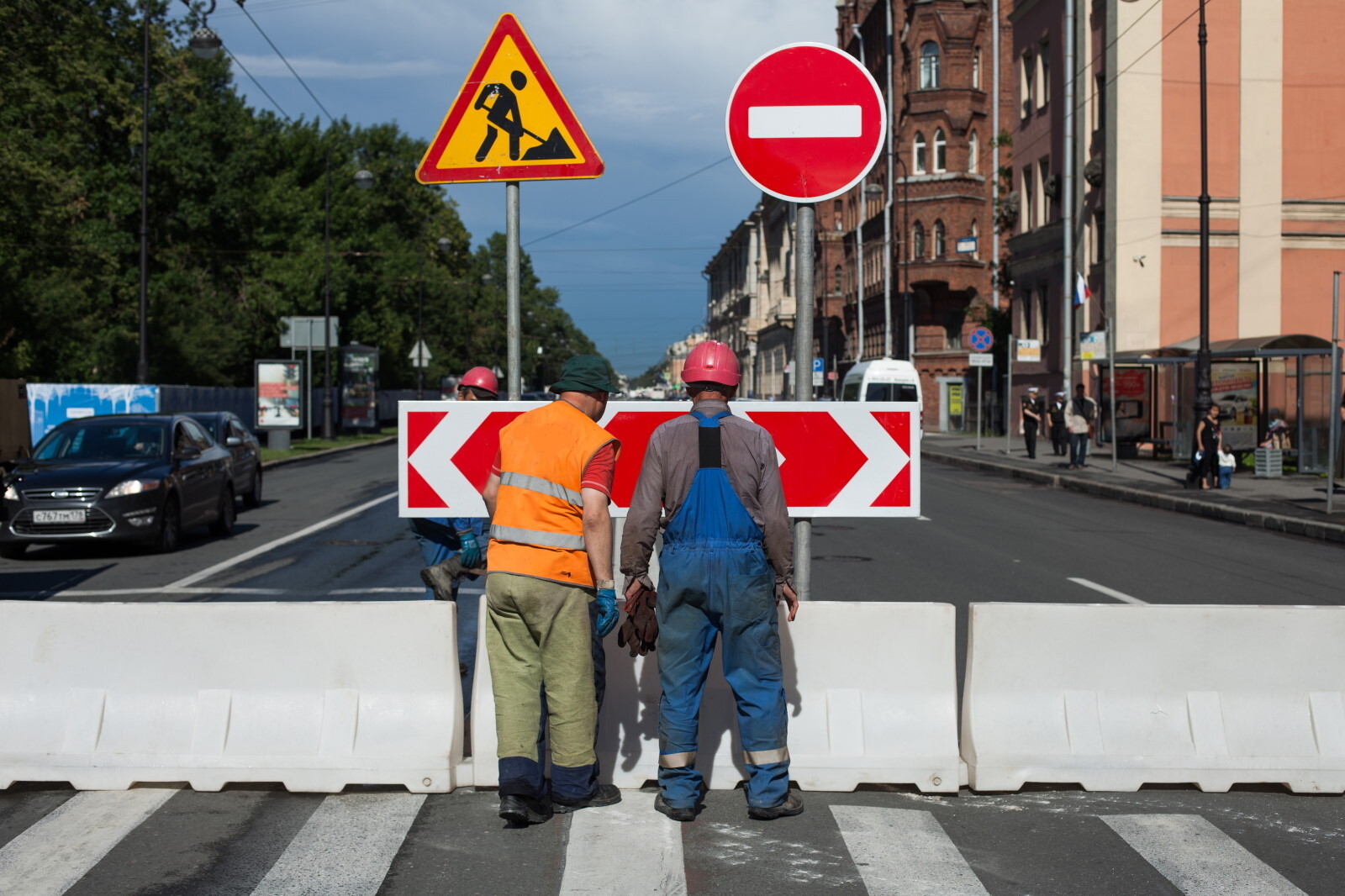 5,9 миллиарда рублей на петербургские дороги поделили на двоих