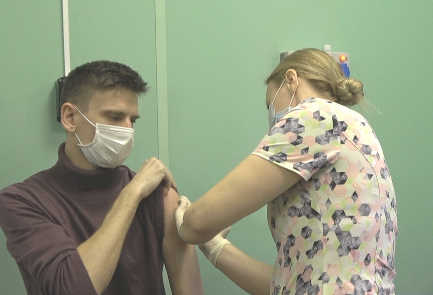 Приоритеты трех уровней: где и как поставить вакцину от Covid-19 в Петербурге