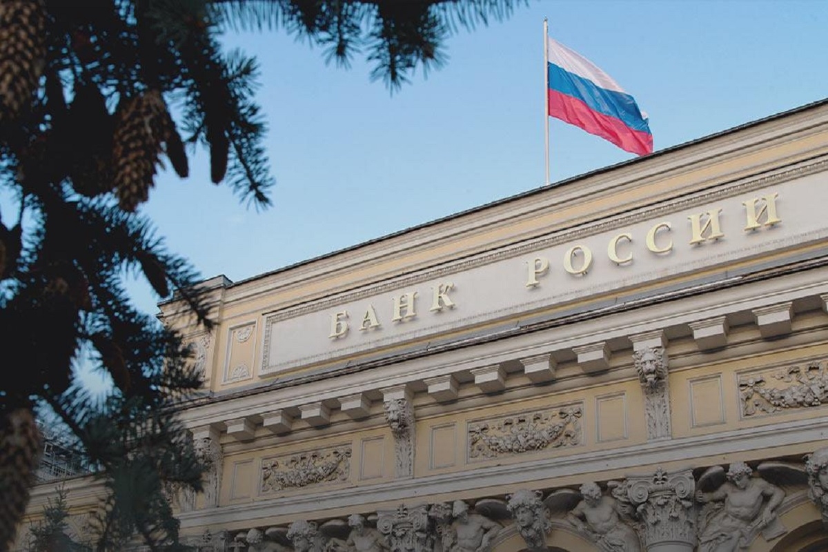 Центробанк снизил ключевую ставку до 17%