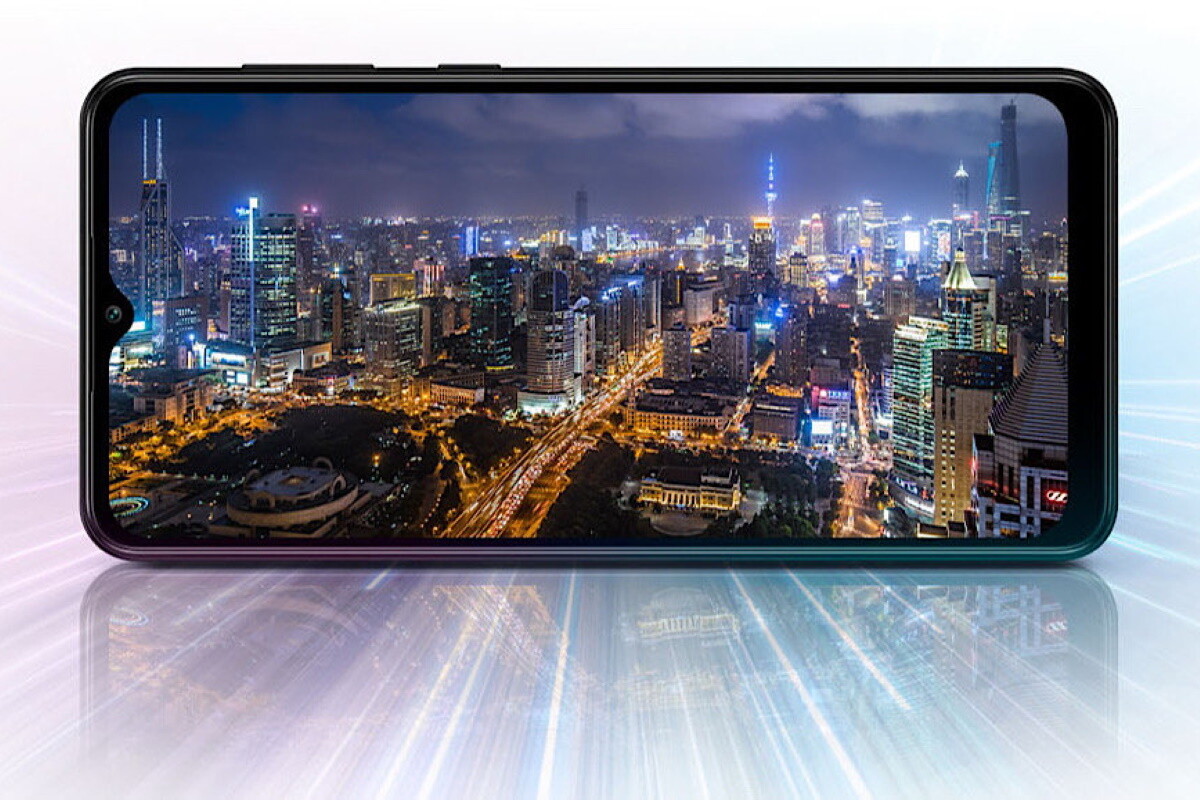 В России стартовали продажи недорогой новинки от Samsung