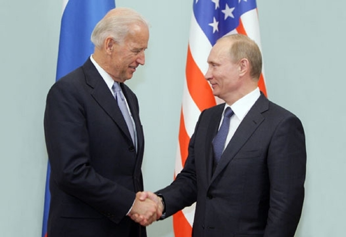 В США растут цены на товары, а рейтинг Байдена падает