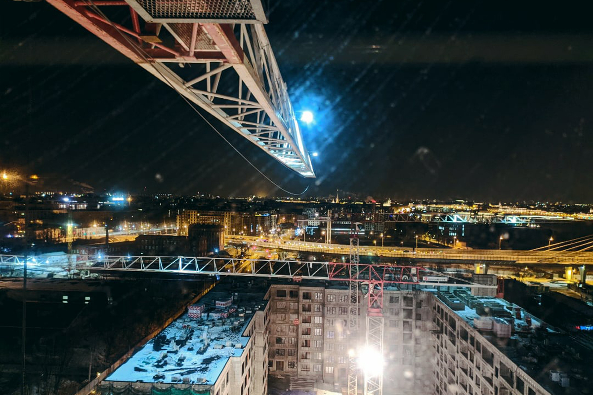 Около 40 такси собрались на съемки ролика на мосту Бетанкура