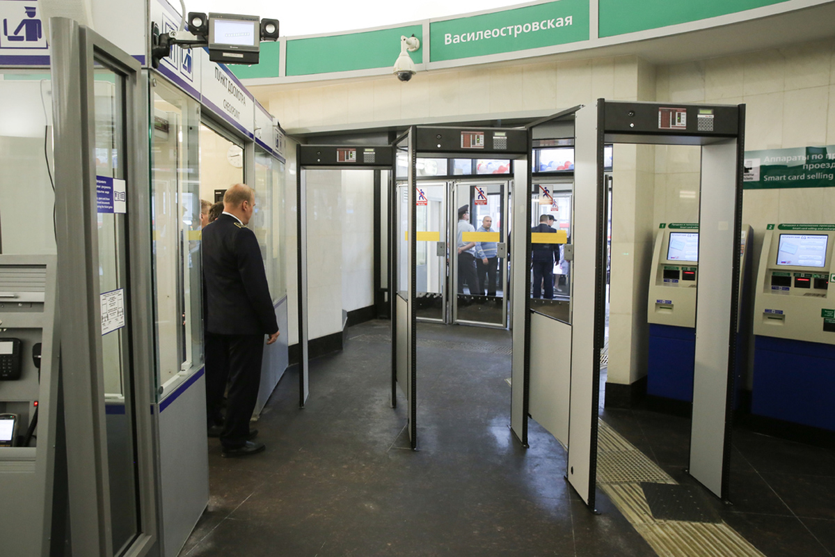Четыре станции метро в Петербурге закрыли на вход утром 11 марта