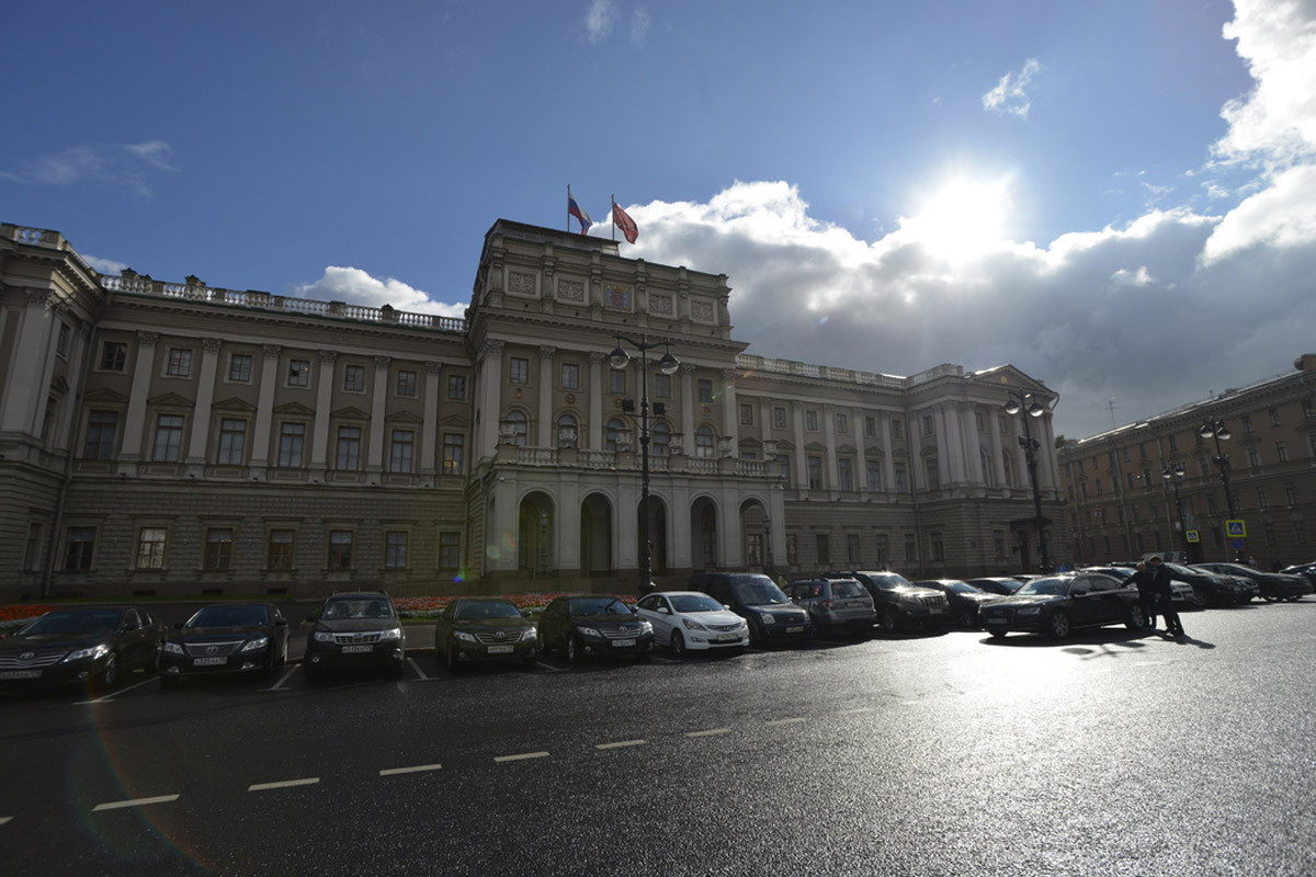 В ЗакСе решат, кто будет оценивать законы после ликвидации Уставного суда