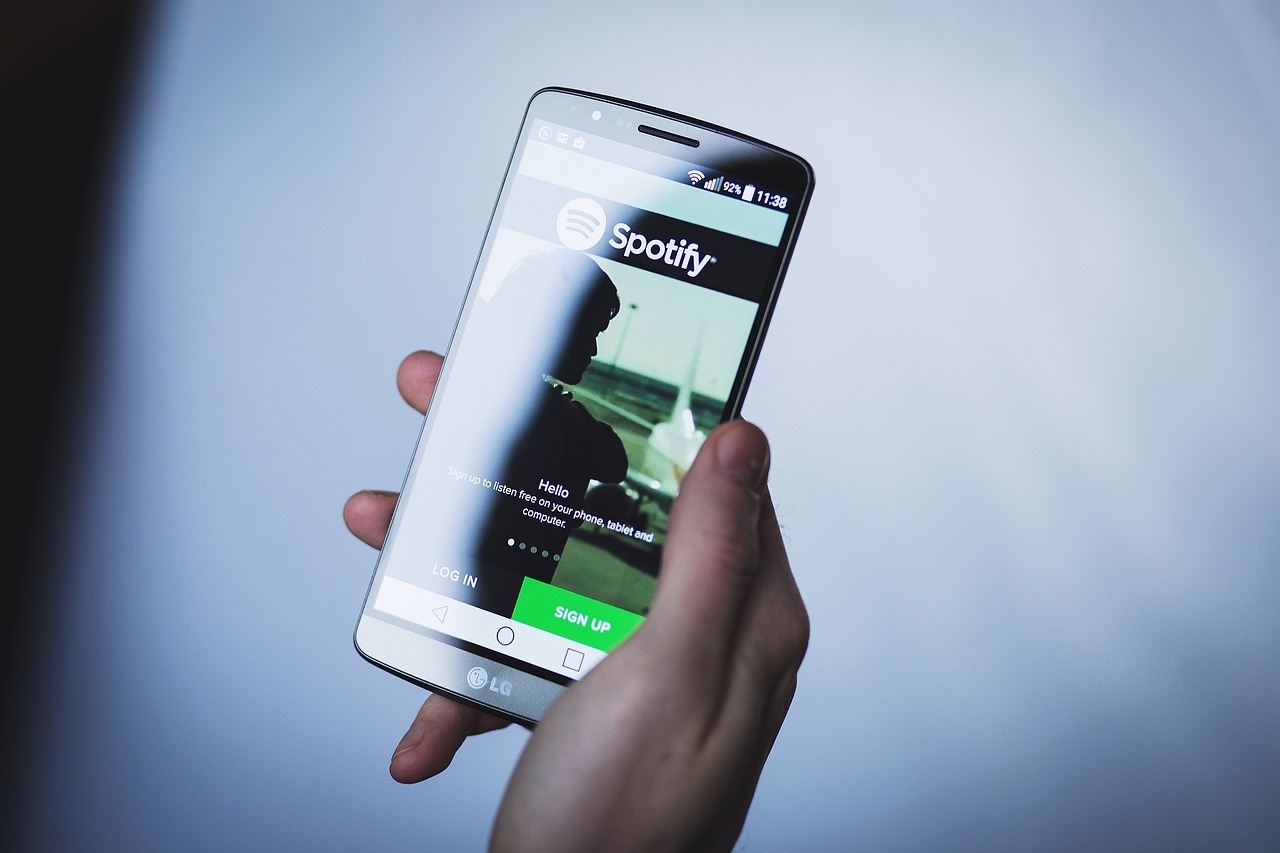 Приложение Spotify удалили из App Store и Google Play в России