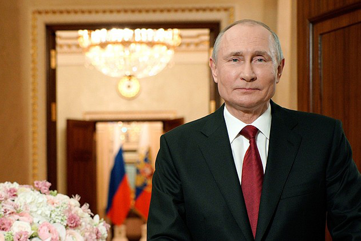 День, когда торжествуют любовь: Путин поздравил женщин с 8 Марта