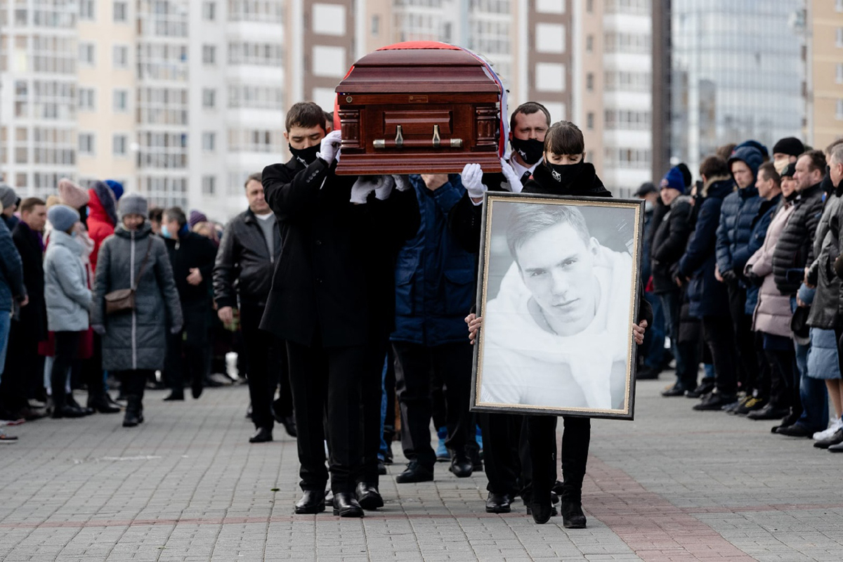 В Челябинске прошла церемония прощания с хоккеистом Тимуром Файзутдиновым