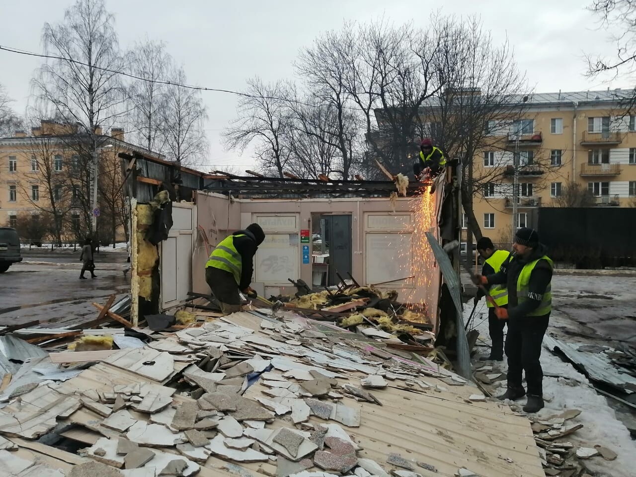 Вице-губернатор Петербурга рассказал, как сэкономить деньги за демонтаж ларьков