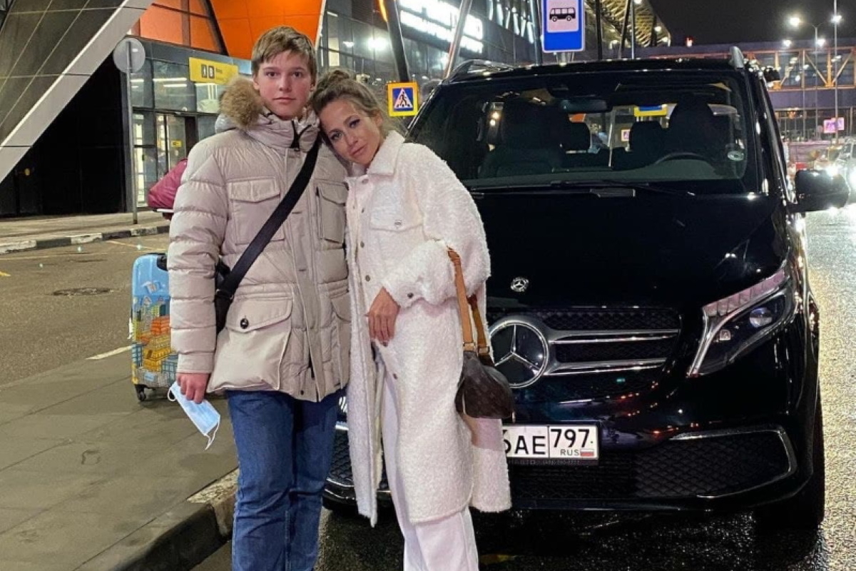 Экс-жена Аршавина похвасталась новым автомобилем Mercedes