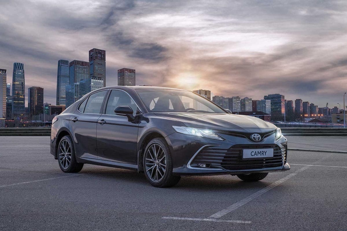 В России стартовали продажи обновленной Toyota Camry по цене от 1,84 млн рублей