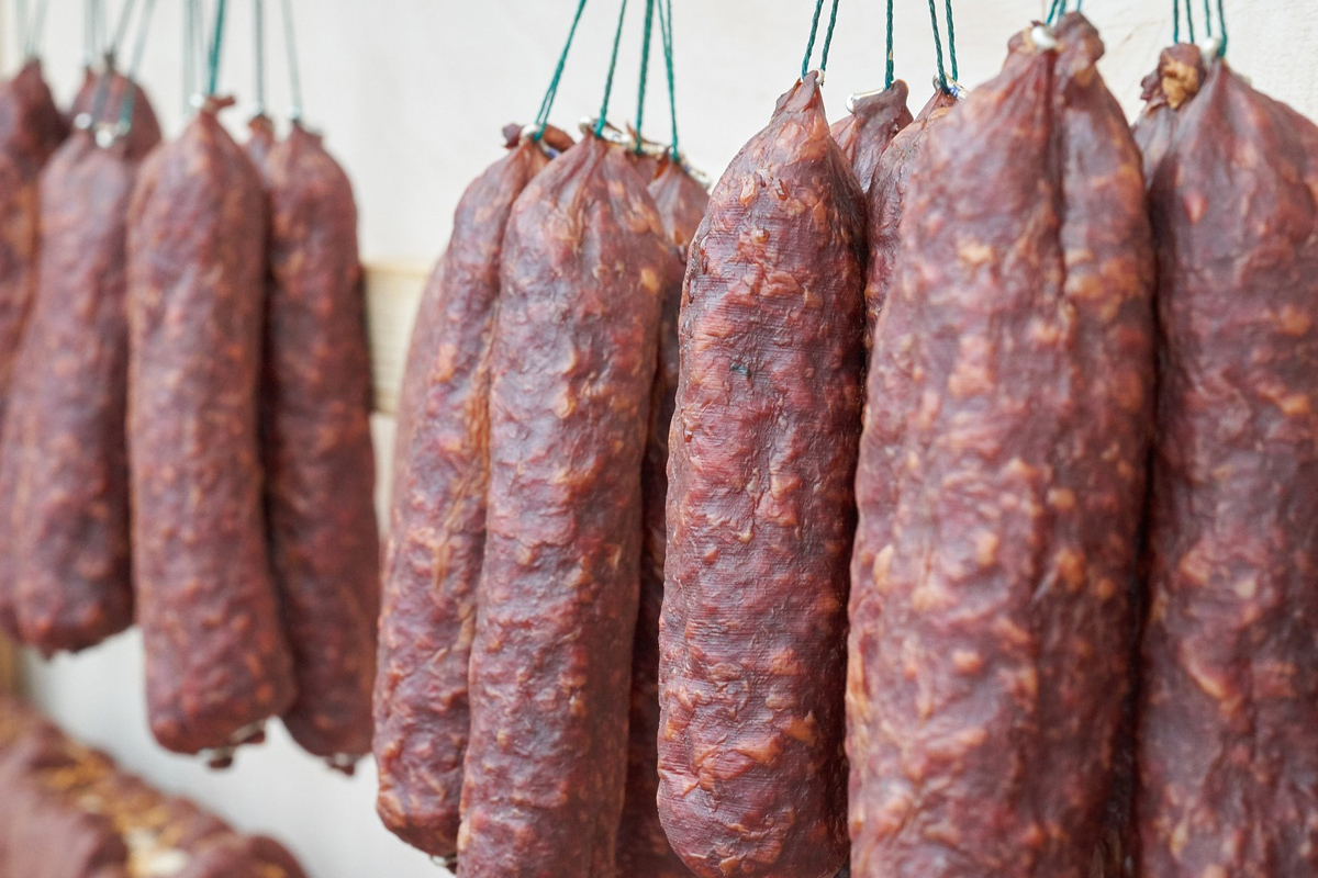 Онколог рассказал, какие продукты могут быть вреднее сигарет