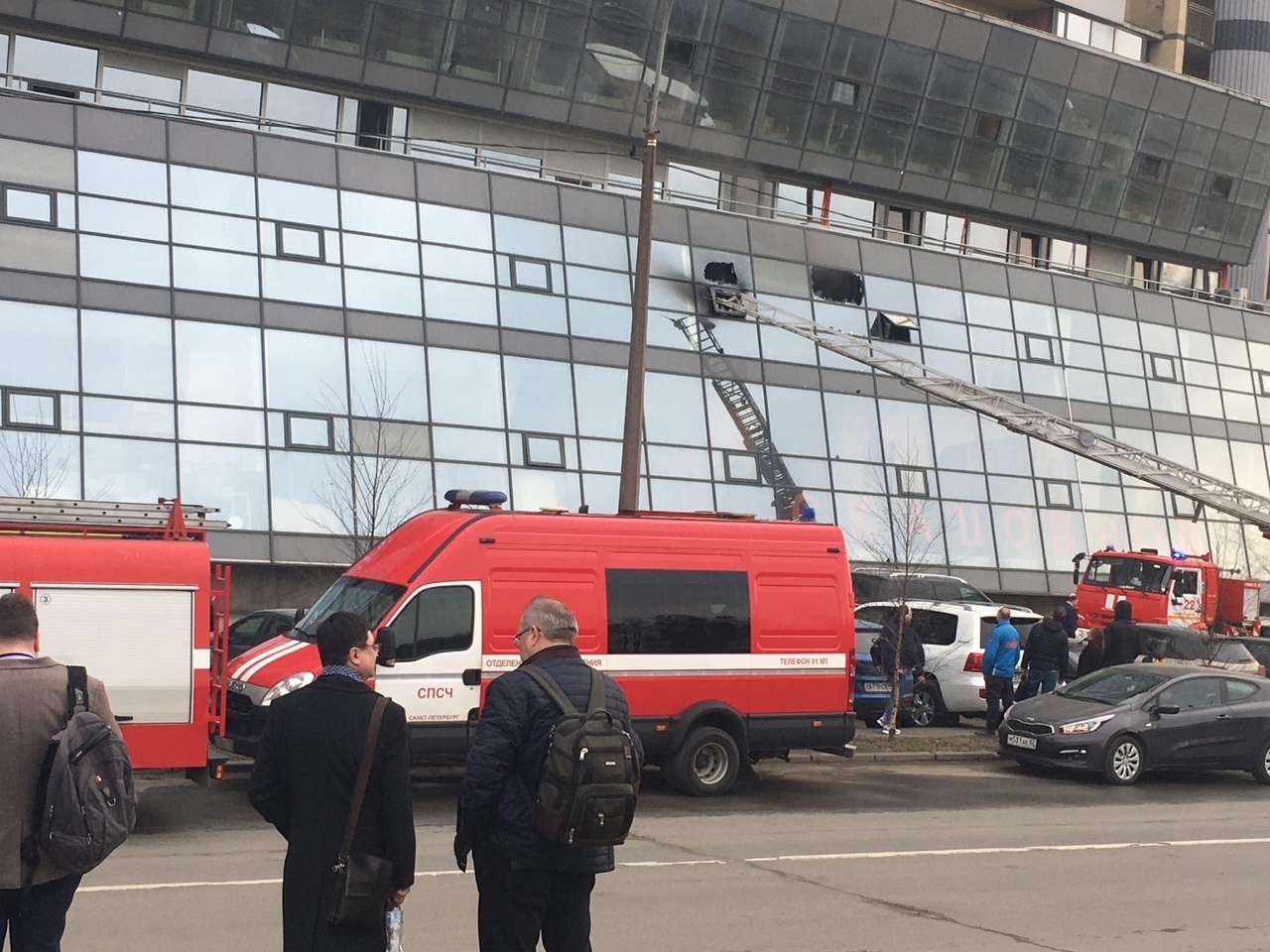 В Приморском районе Петербурга в жилом здании произошел пожар