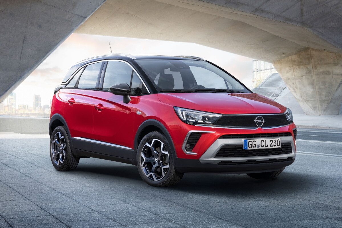 Цены на кроссовер Opel Crossland стартуют от 1 699 000 рублей