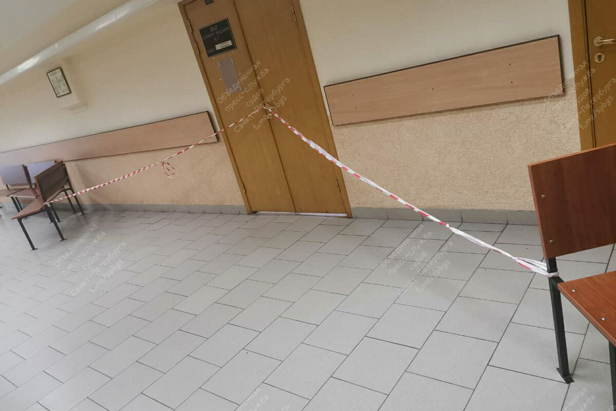 В Санкт-Петербурге эвакуировали здание суда из-за бесхозной сумки