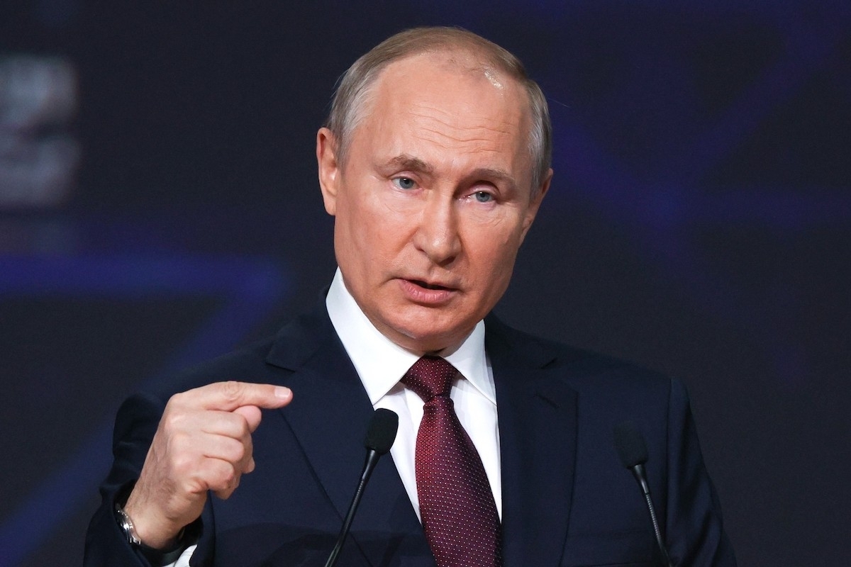 Владимир Путин поручил частично компенсировать стоимость билетов на авиарейсы по России