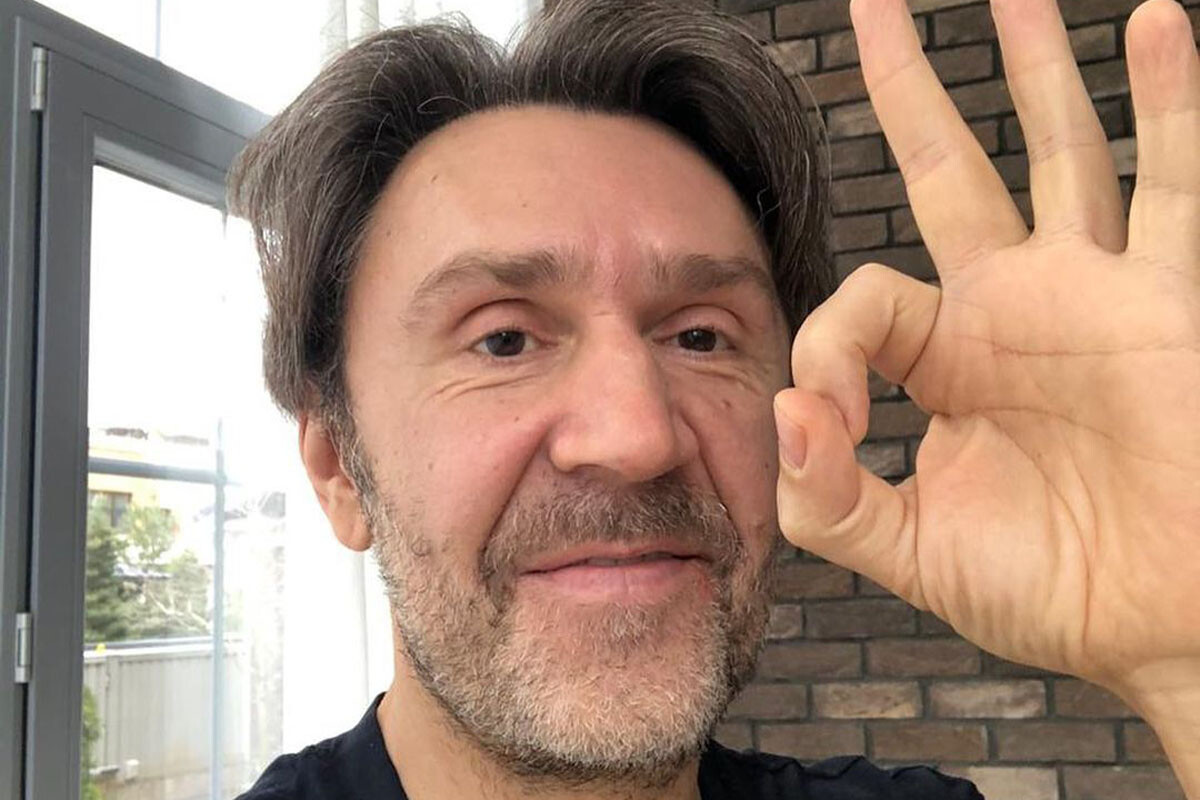 «Зоя» пошла по долям: Шнуров запустил лейбл с московским ресторатором