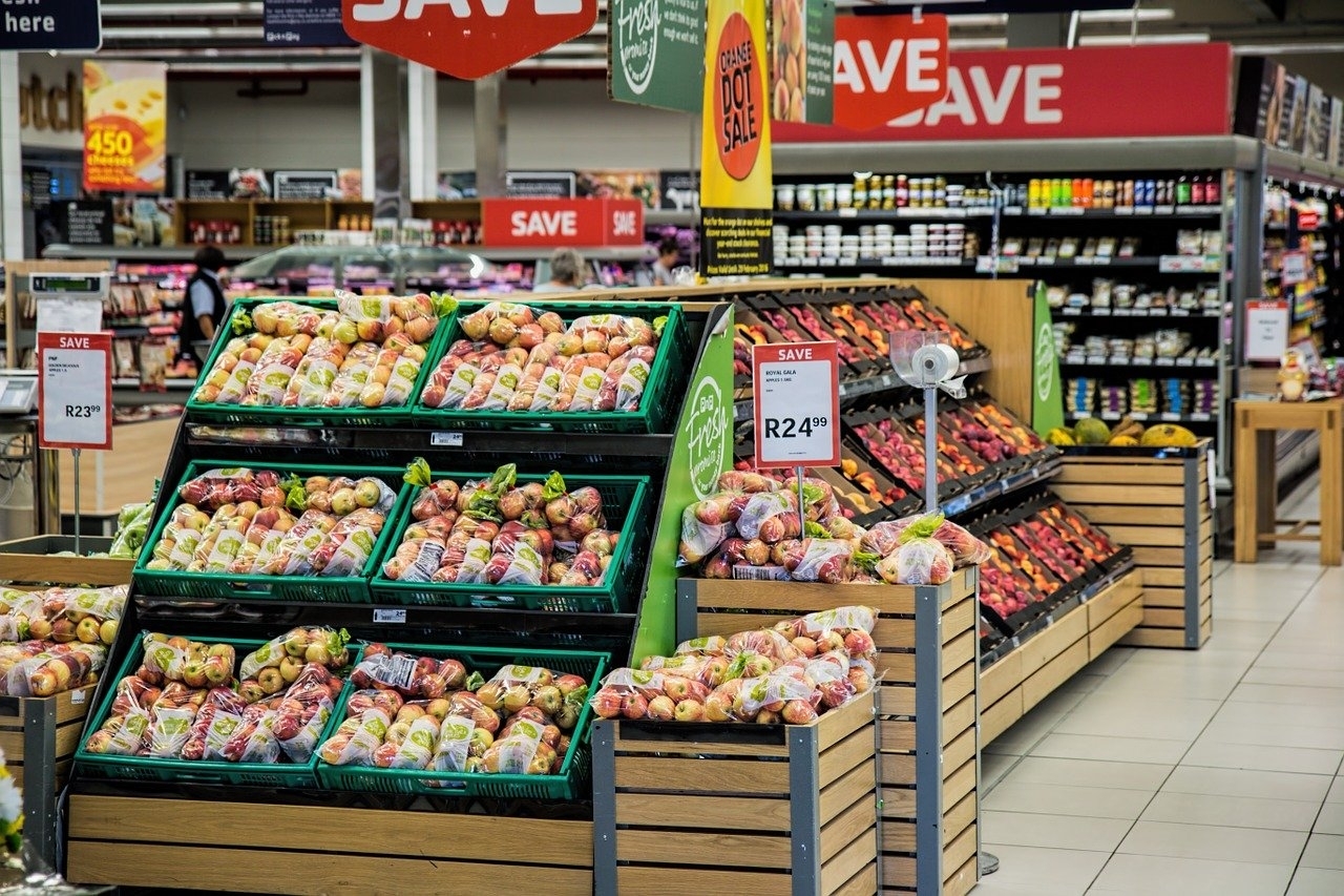 Падение доллара не остановило рост цен на продукты в России