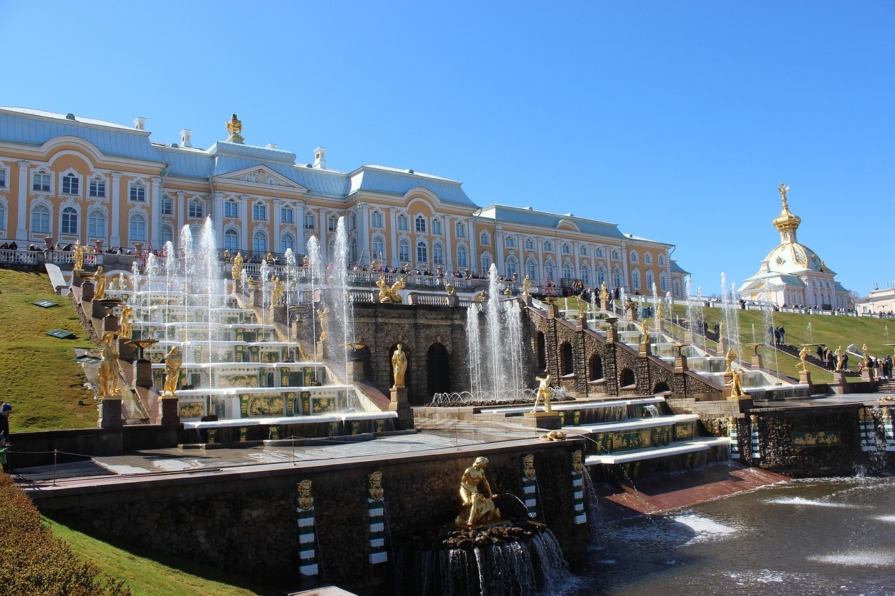 Праздник фонтанов в Петербурге посетили 12 тыс. человек