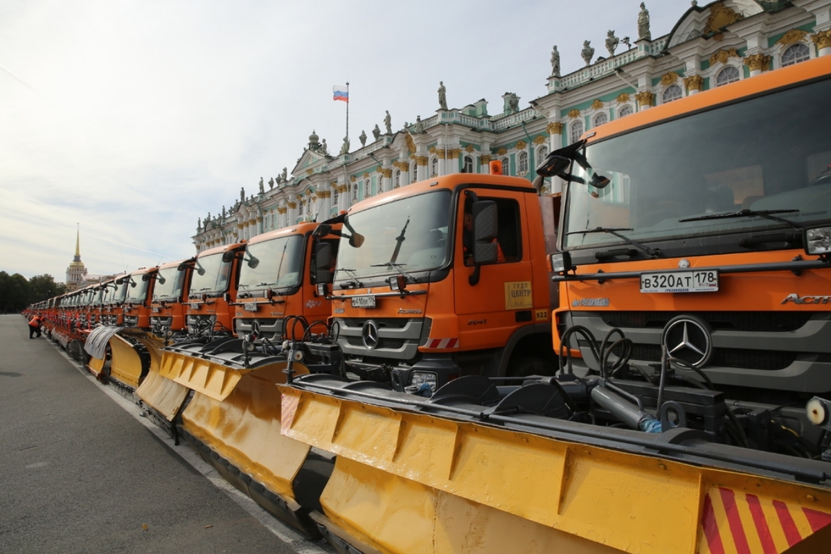 В Петербурге заключили 15 контрактов на поставку зимней техники за 3 млрд рублей
