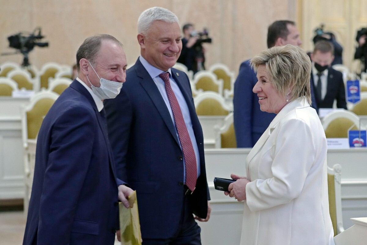 Доходы российских чиновников выросли за время пандемии