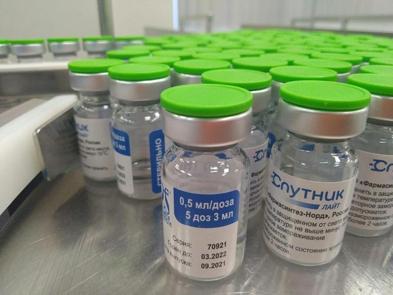 В Петербург пришли более 50 тыс. распылителей для назальной вакцины от COVID-19