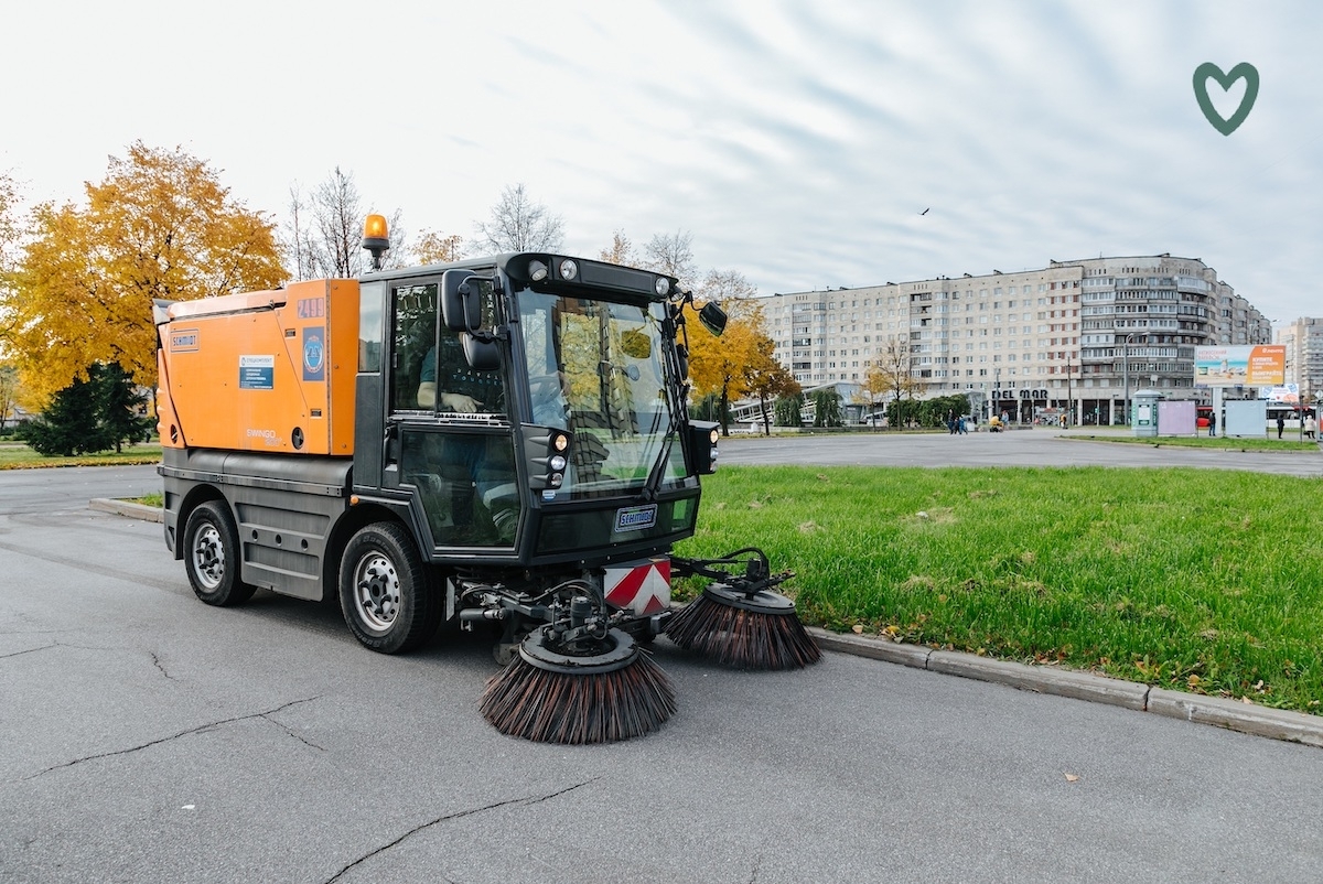 Новая уборочная техника поступила в Санкт-Петербург
