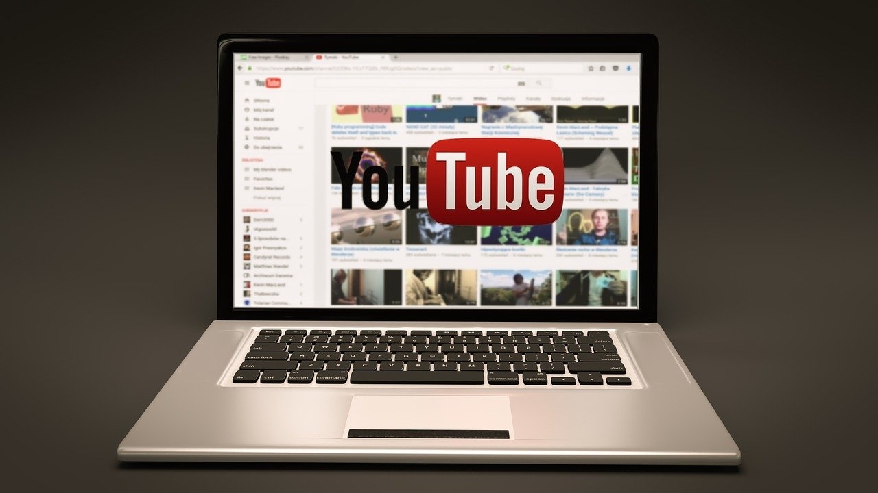 Директор YouTube заявила, что сервис продолжит работу в России