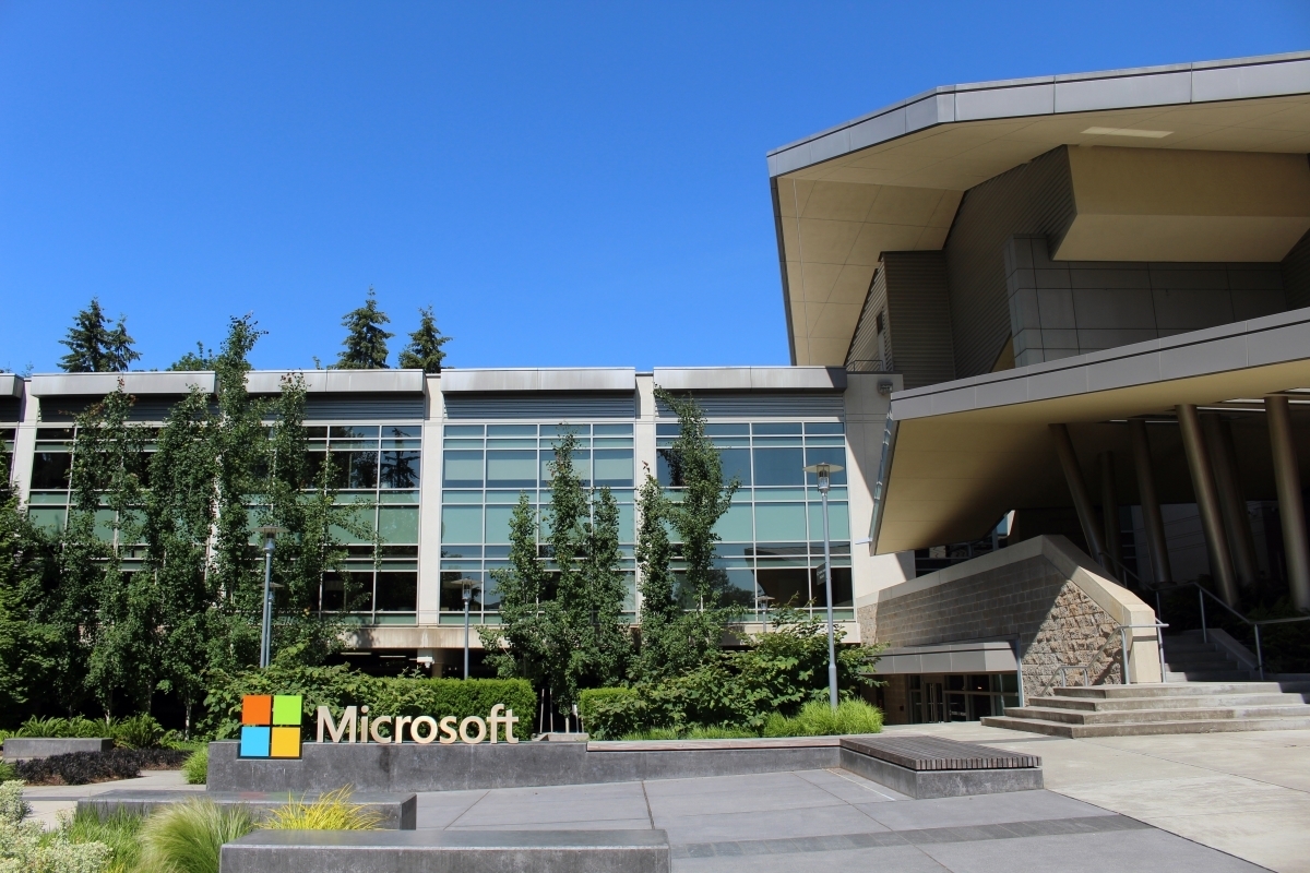 Microsoft сокращает присутствие в России