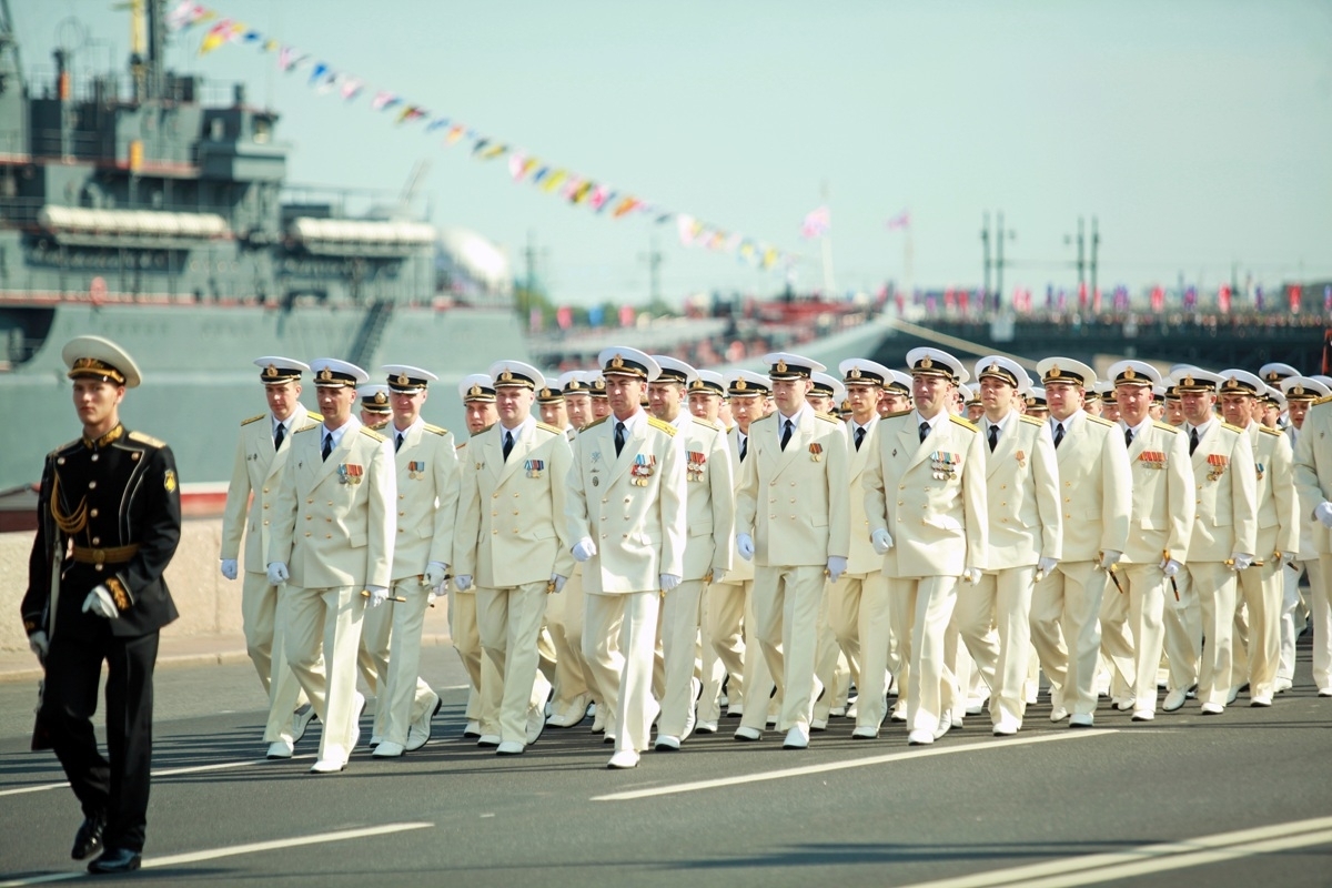 Лучшие кадры Главного военно-морского парада запечатлел телеканал «Санкт-Петербург»