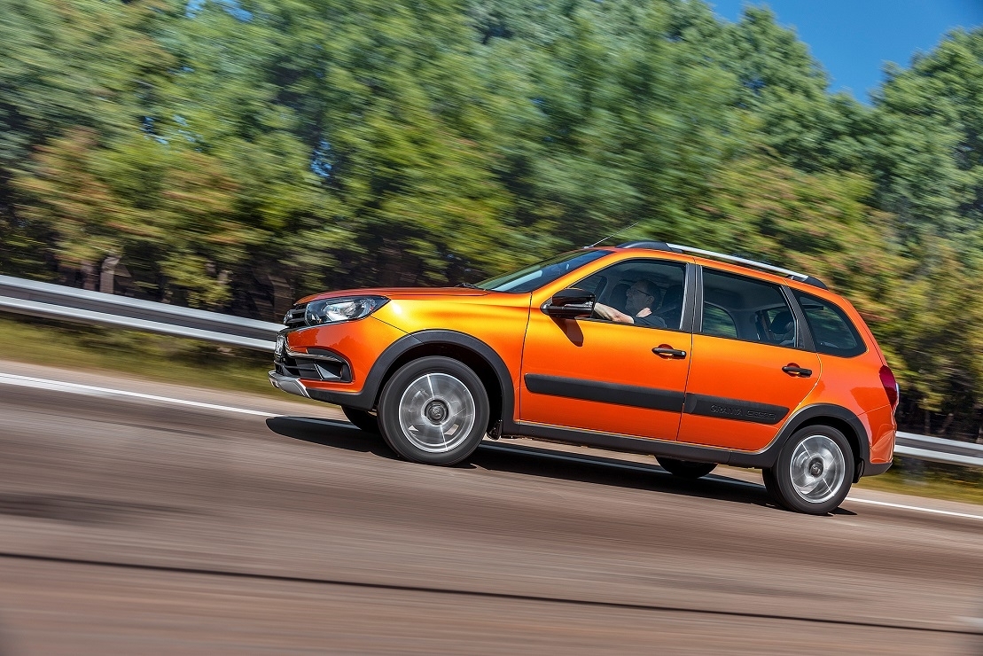 За лето спрос на новые автомобили в Петербурге вырос на 124,7%