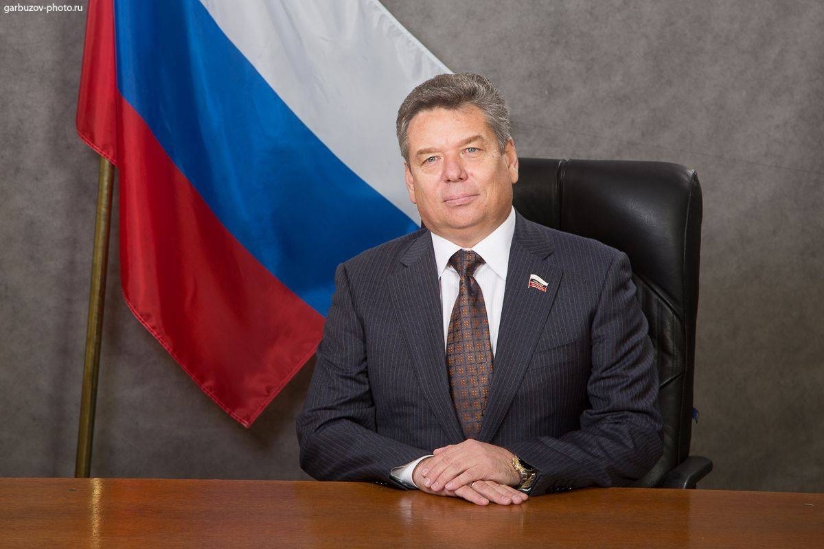 Тульский чиновник оказал помощь семье погорельцев 