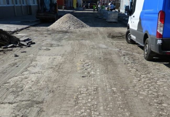 В Туле во время ремонта дороги рабочие нашли старинную мостовую