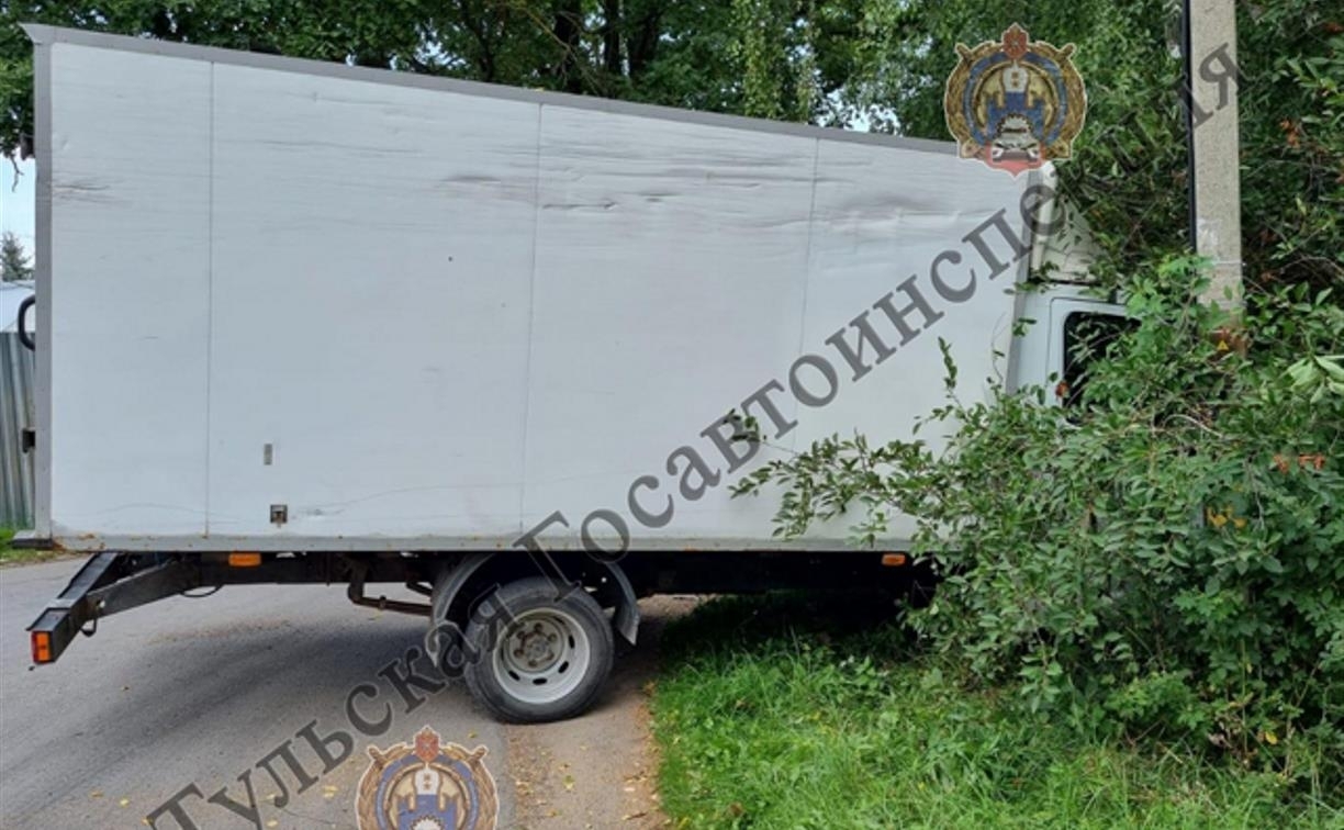 В Ясной Поляне нетрезвый водитель грузовой «Газели» не вписался в поворот