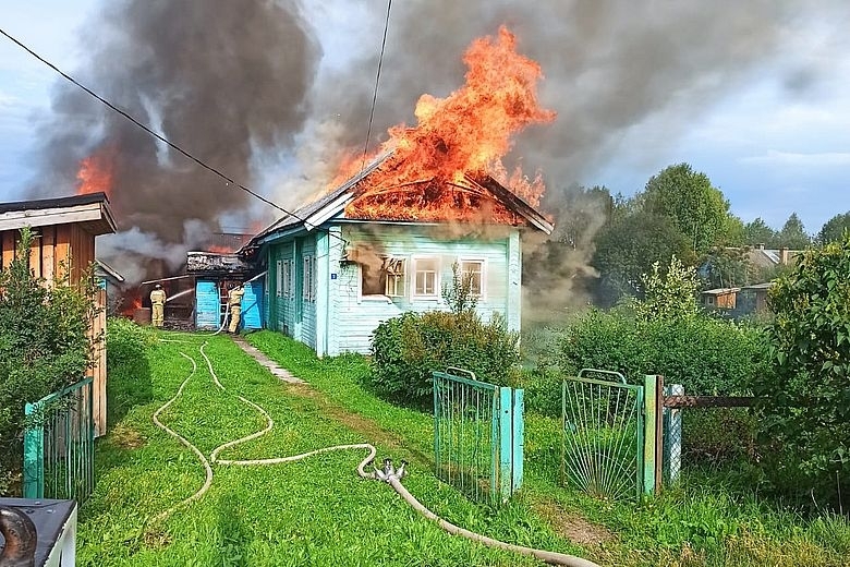 В Вологодской области во время пожара пострадала 70-летняя пенсионерка