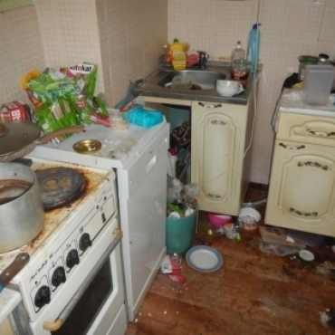 В Оленегорске мужчина убил знакомую ножом