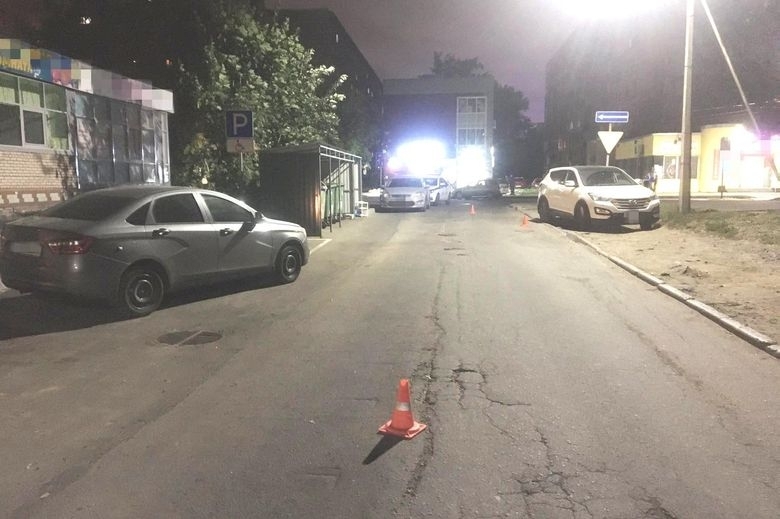 В Череповце водитель протаранил открытую дверь иномарки
