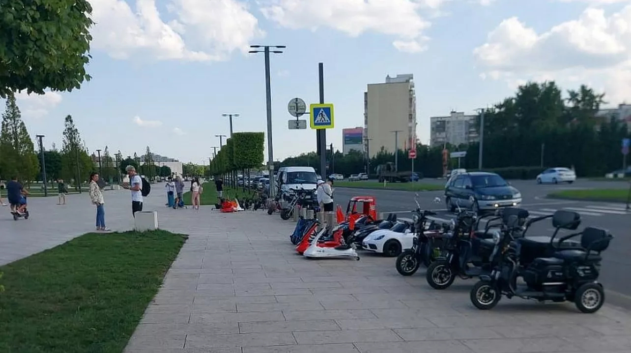 В Краснодаре закрыли две незаконные точки проката электросамокатов