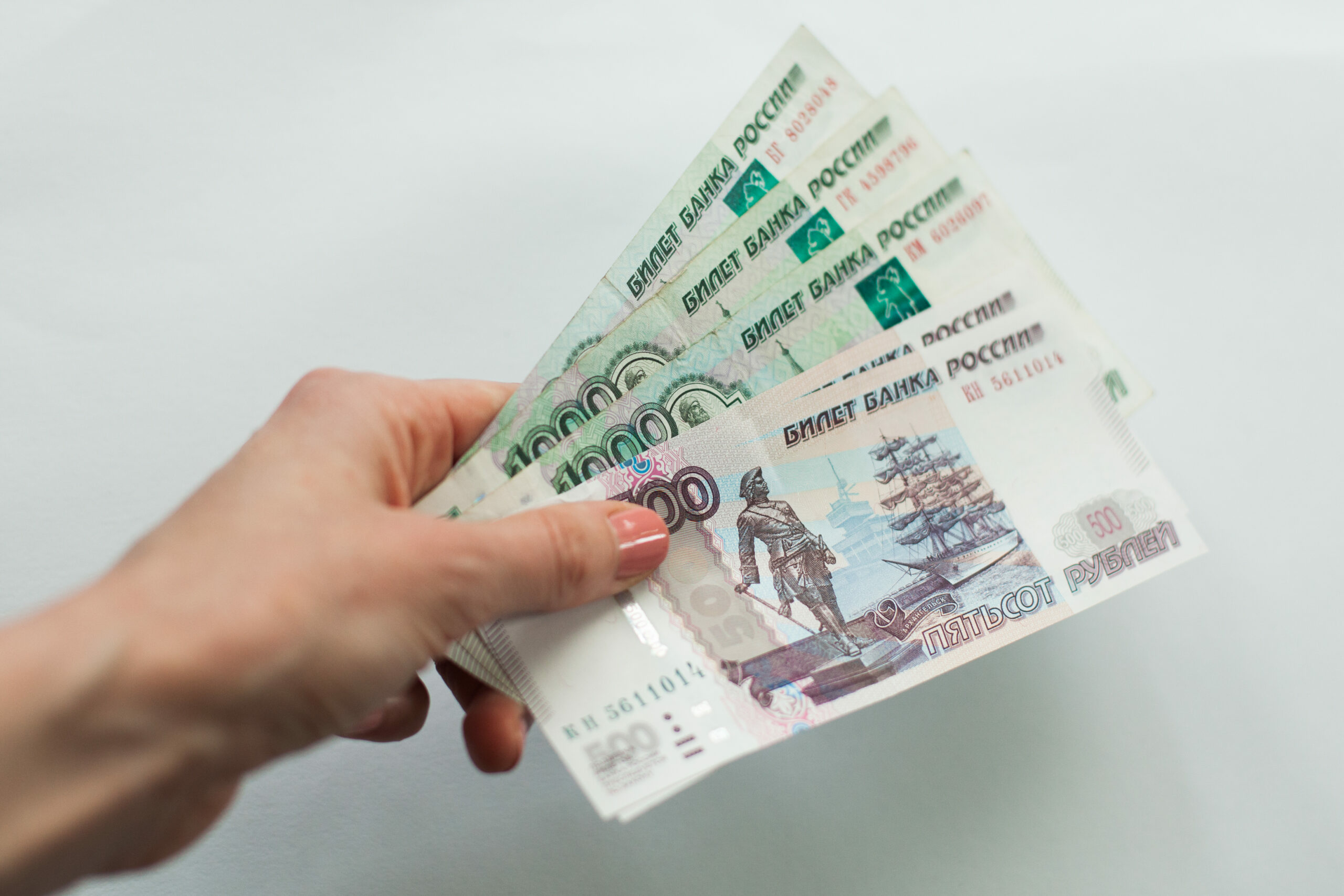 Астраханскую строительную компанию заставили выплатить 1,7 миллиона долга по зарплатам 