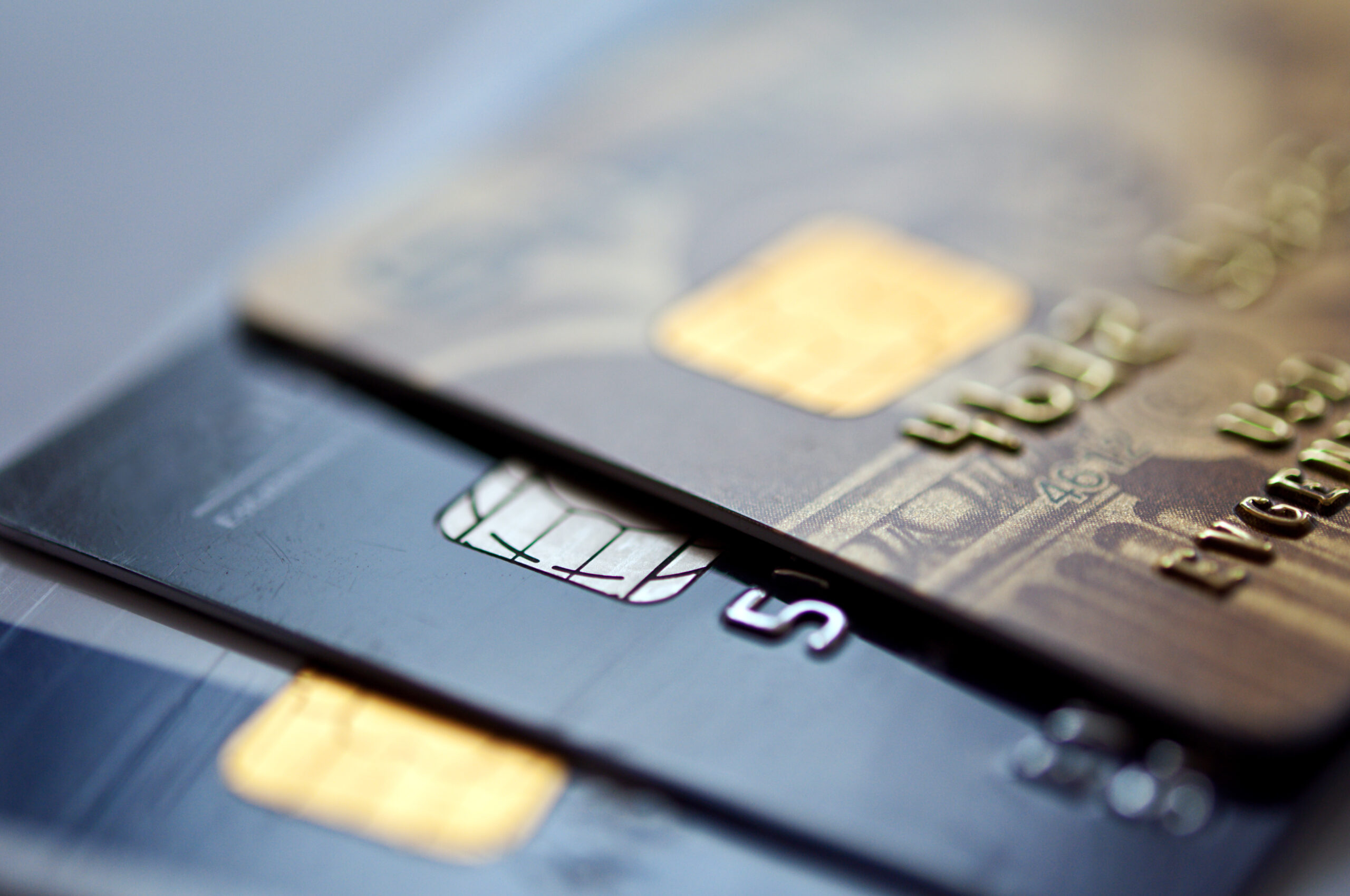 Гражданам РФ предлагают дистанционное оформление карт Visa и Mastercard