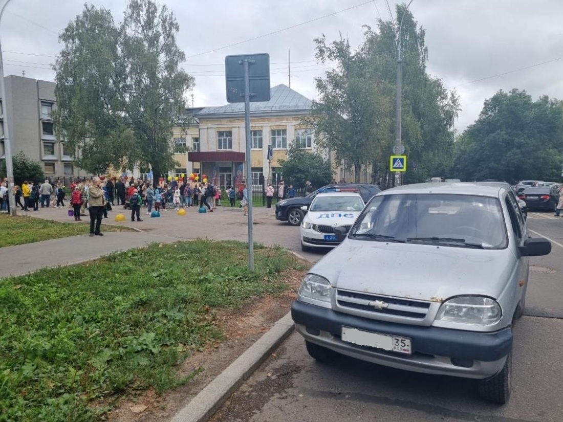 Вологжанин «празднично» приехал на школьную линейку
