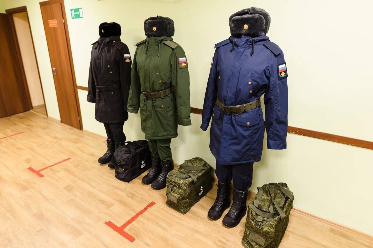 Андрей Чибис побывал в Кольском военкомате и визитном пункте сбора Мурманска