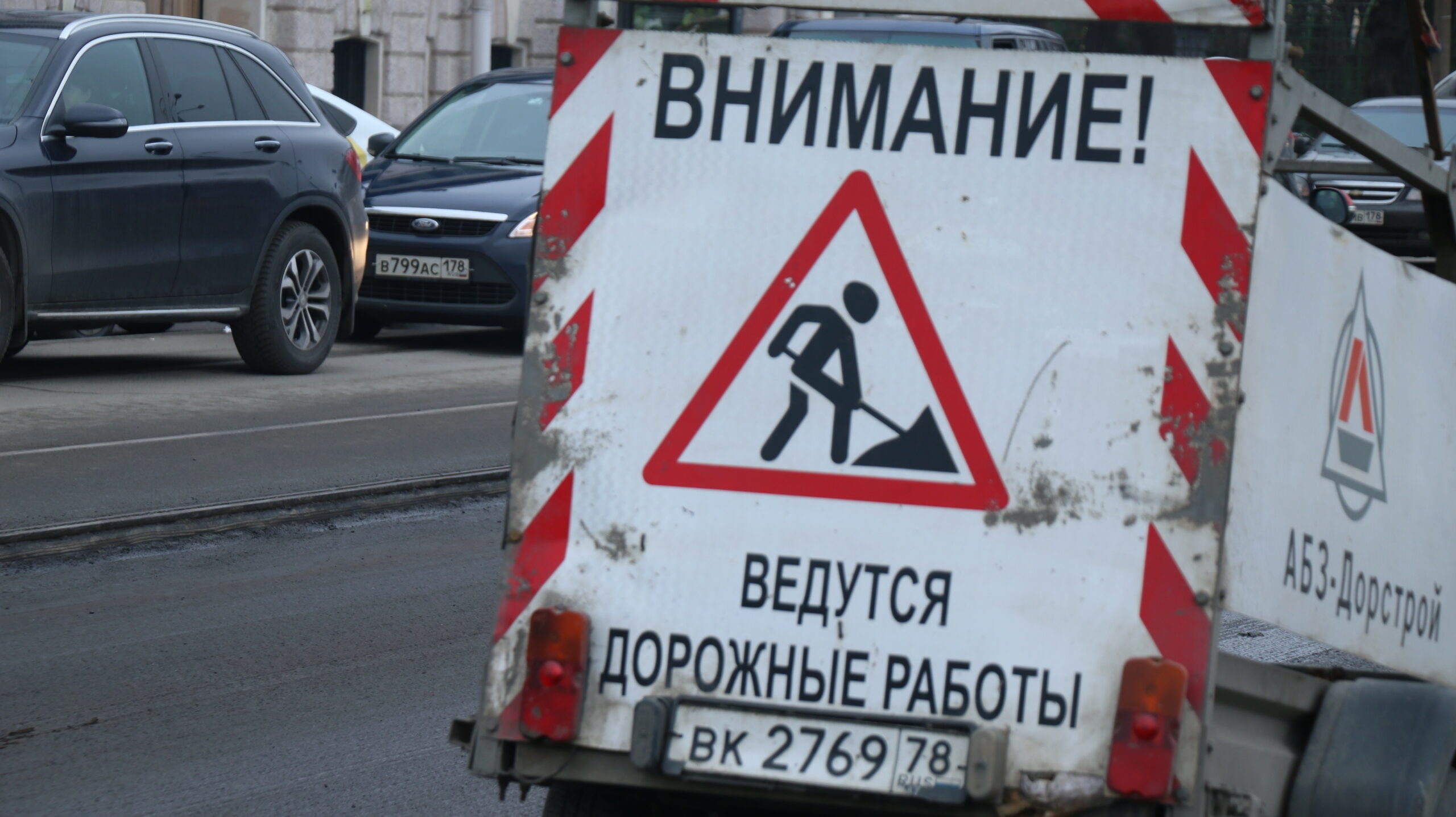 На ремонт дорог Петербурга ежегодно будут выделять не менее 10 млрд рублей