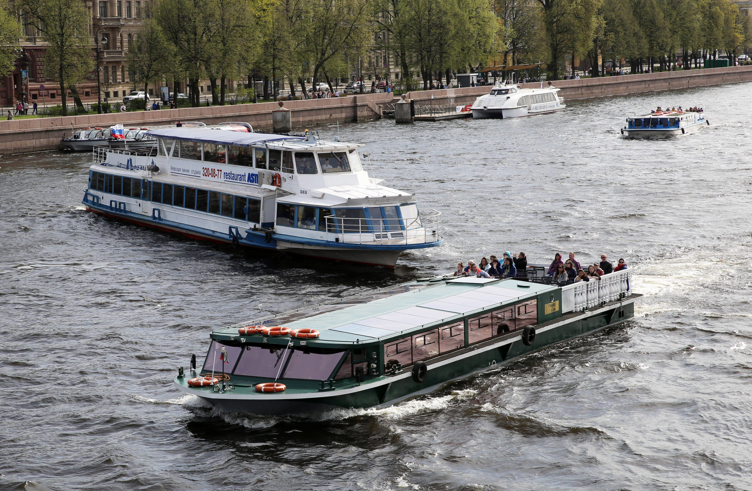 В Смольном подвели итоги водных экскурсий по системе Hop-on-Hop-off