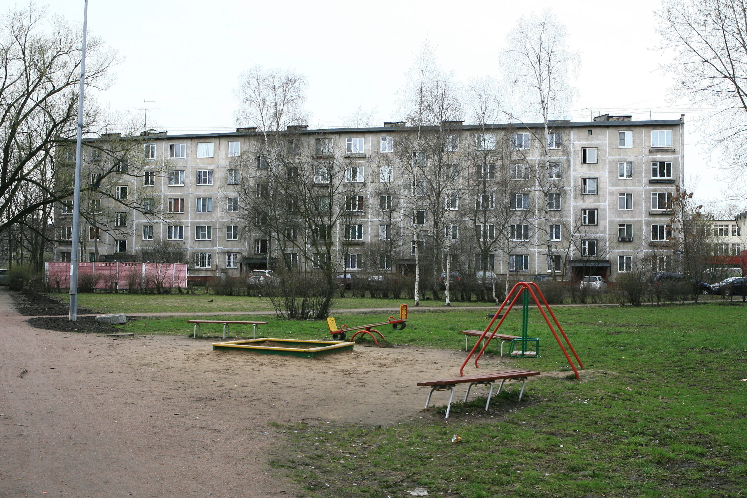 Из-за мобилизации в Петербурге и области снизились цены на «вторичку»