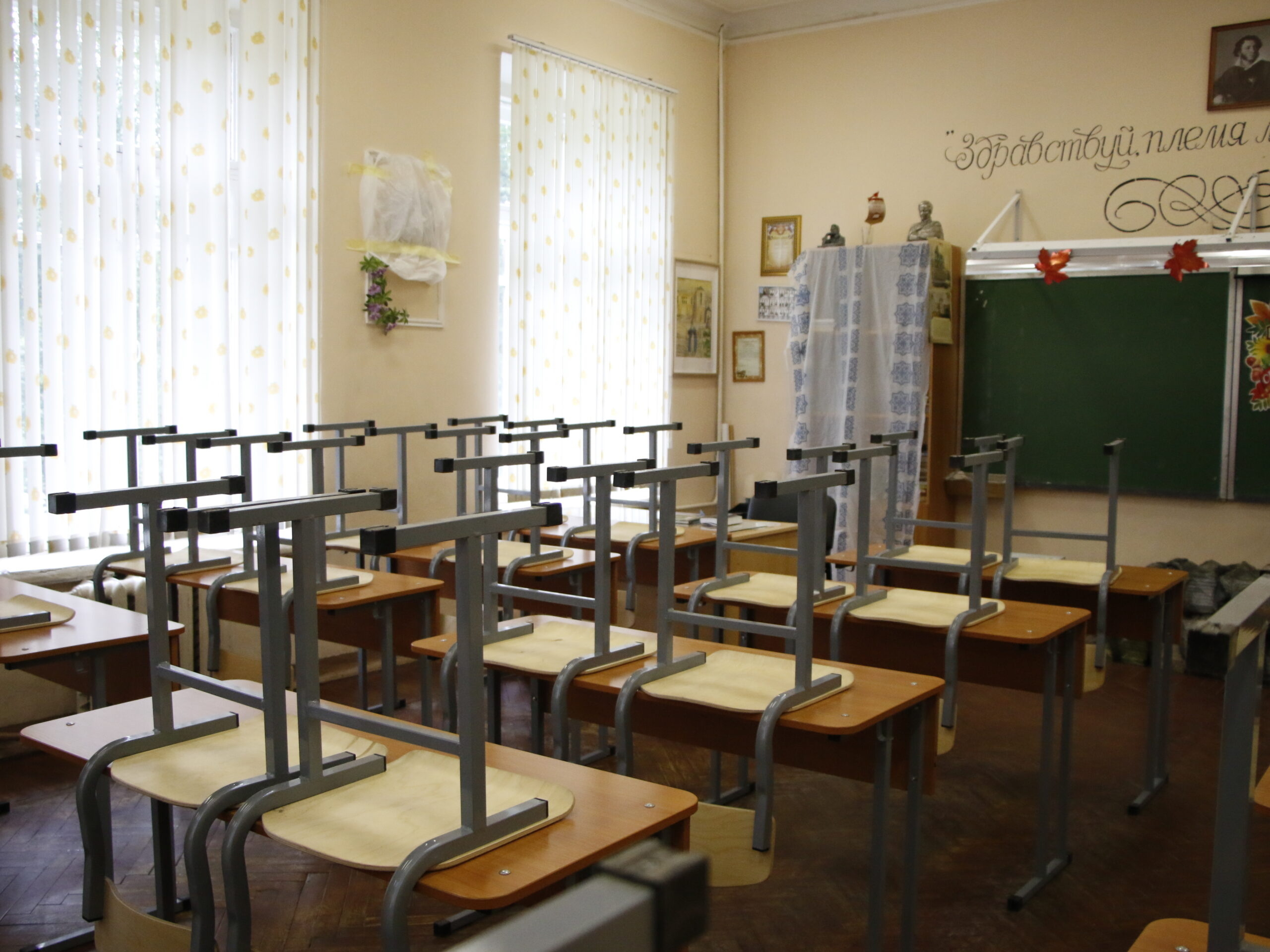 В трех школах Петербурга, размещенных в исторических зданиях, сделают ремонт