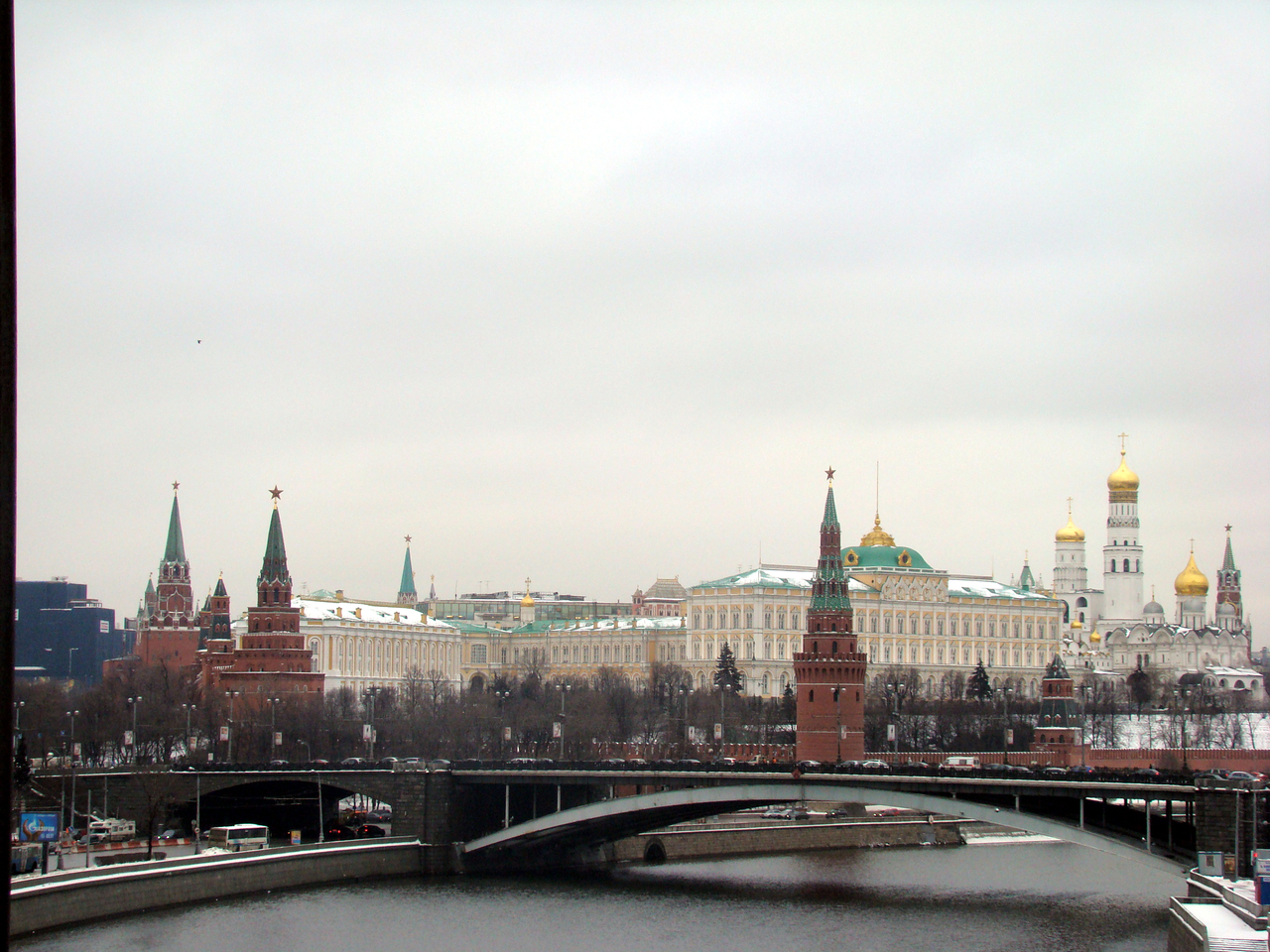 Петербургских школьников обеспечат бесплатными турами в Кремль