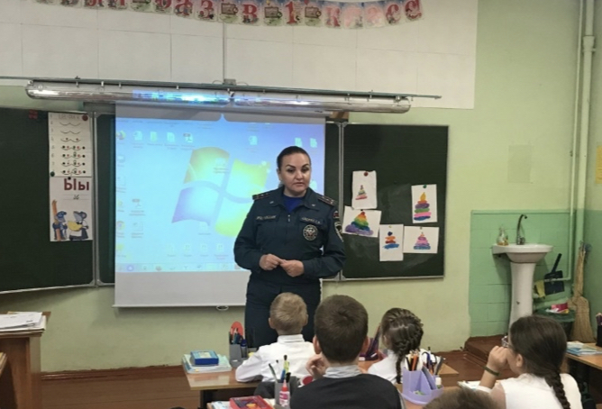Спички детям не игрушки: ленинградским школьникам рассказали о мерах пожарной безопасности