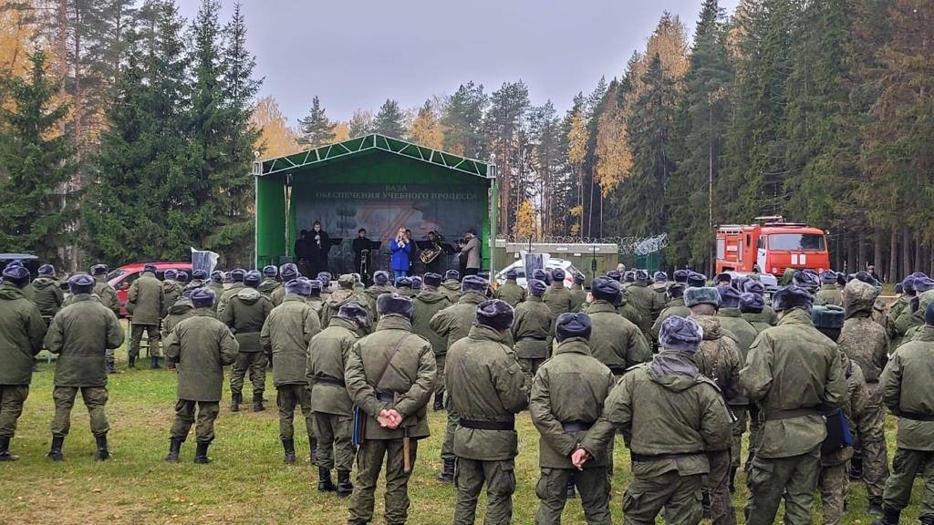 Для мобилизованных ленинградцев выступили заслуженные артисты России