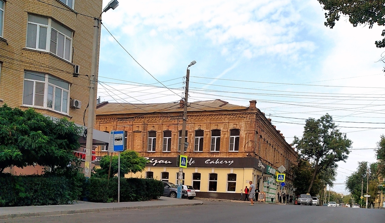 В Астрахани у поликлиники на Кирова появилась «зебра»