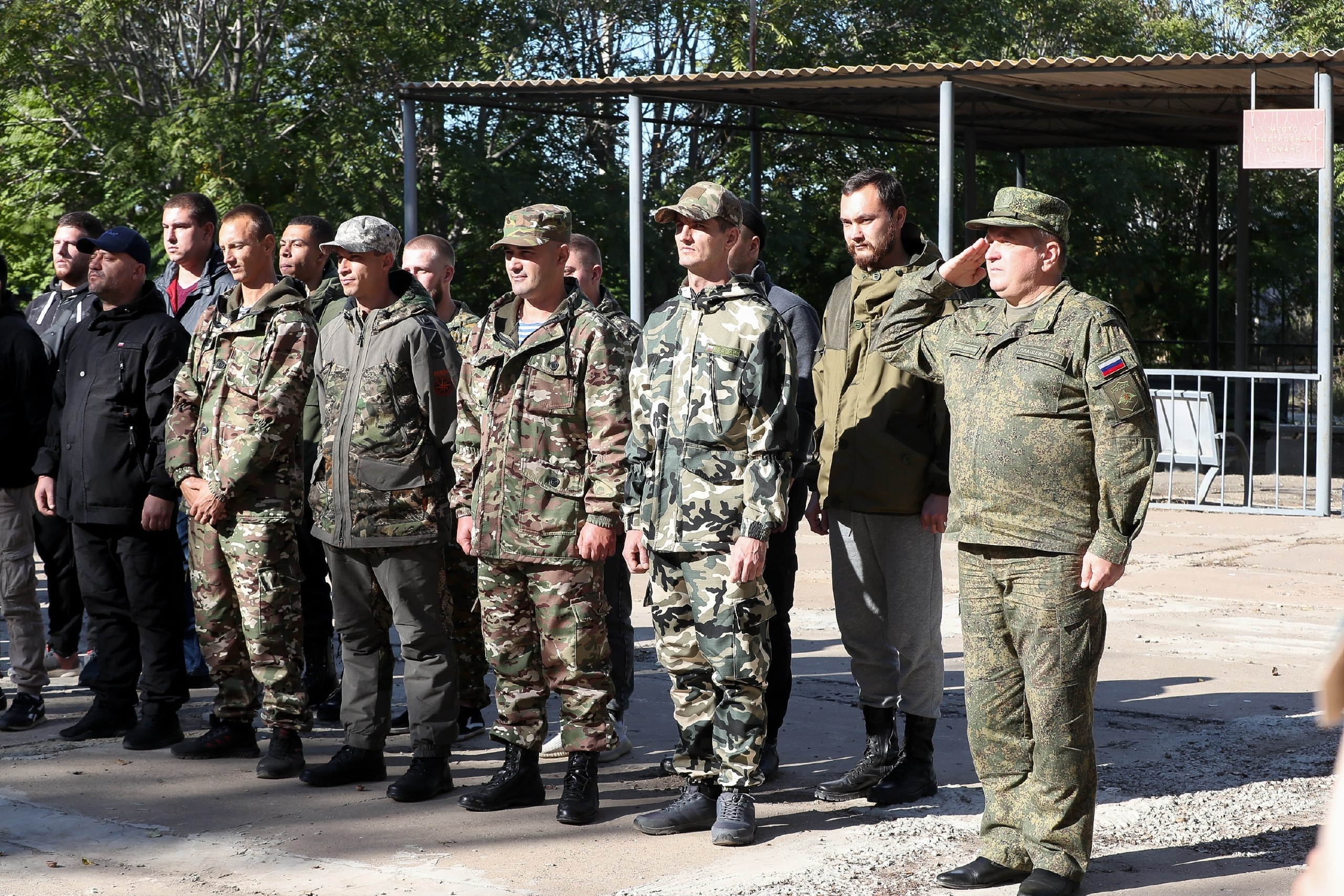 Мобилизованные астраханцы отправились на боевое слаживание в Волгоградскую область